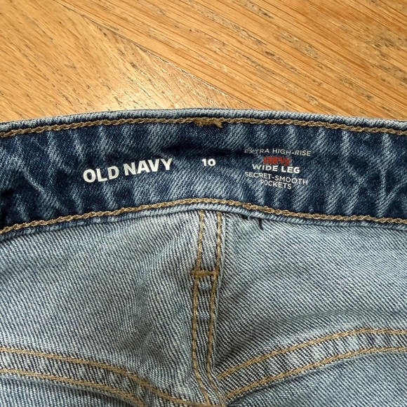 Curvy Extra High-Waisted Wide-Leg Jeans - Picture 4 of 8